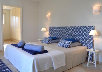 Home staging à la Colle sur Loup par Maison Modèle, Home stager Expert et Décoratrice UFDI à Antibes 06 : Chambre bleu de Delphes