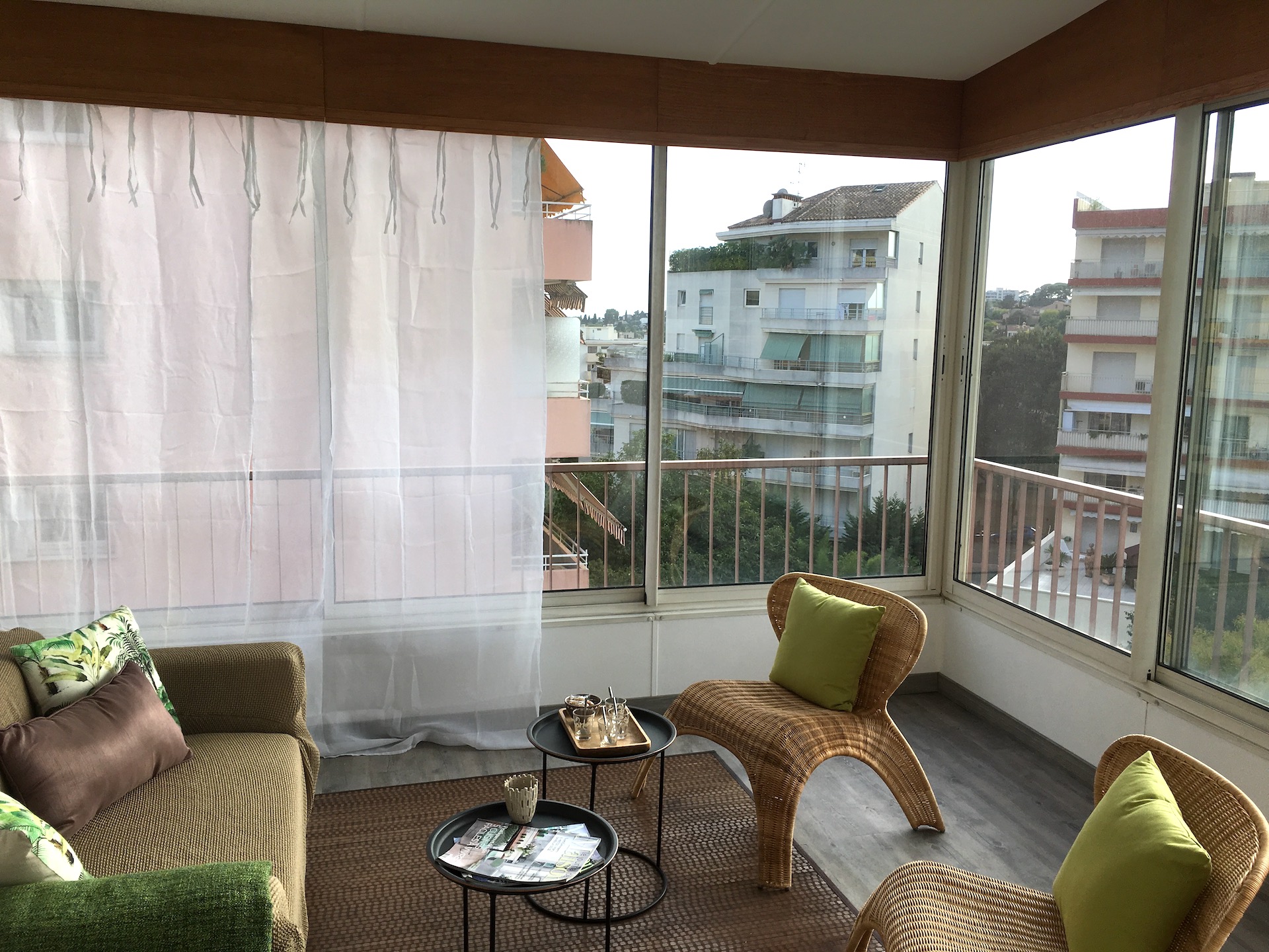 Home Staging appartement au Canet par Sylvie Aldebert, Décoratrice UFDI sur Antibes, Cannes, Grasse, Nice 06