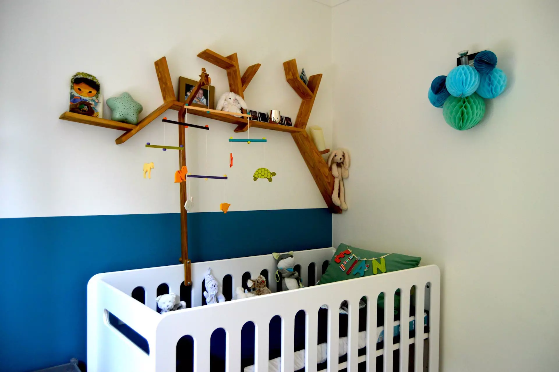 Décoration chambre de bébé à Vence • Maison Modèle, Décoratrice