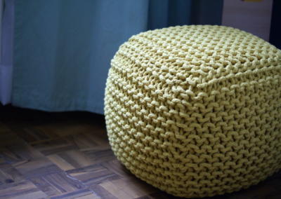 Décoration chambre de bébé à Vence par Maison Modèle, Home stager Expert et Décoratrice UFDI à Antibes 06 : Pouf pour maman
