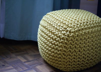 Décoration chambre de bébé à Vence par Maison Modèle, Home stager Expert et Décoratrice UFDI à Antibes 06 : Pouf pour maman